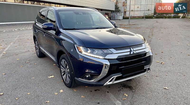 Внедорожник / Кроссовер Mitsubishi Outlander 2018 в Киеве