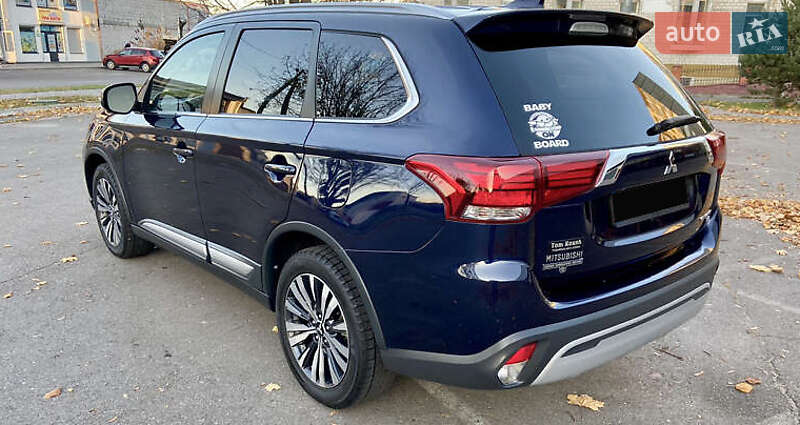 Внедорожник / Кроссовер Mitsubishi Outlander 2018 в Киеве