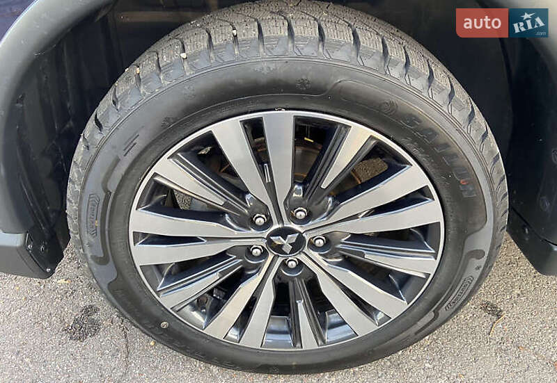 Внедорожник / Кроссовер Mitsubishi Outlander 2018 в Киеве