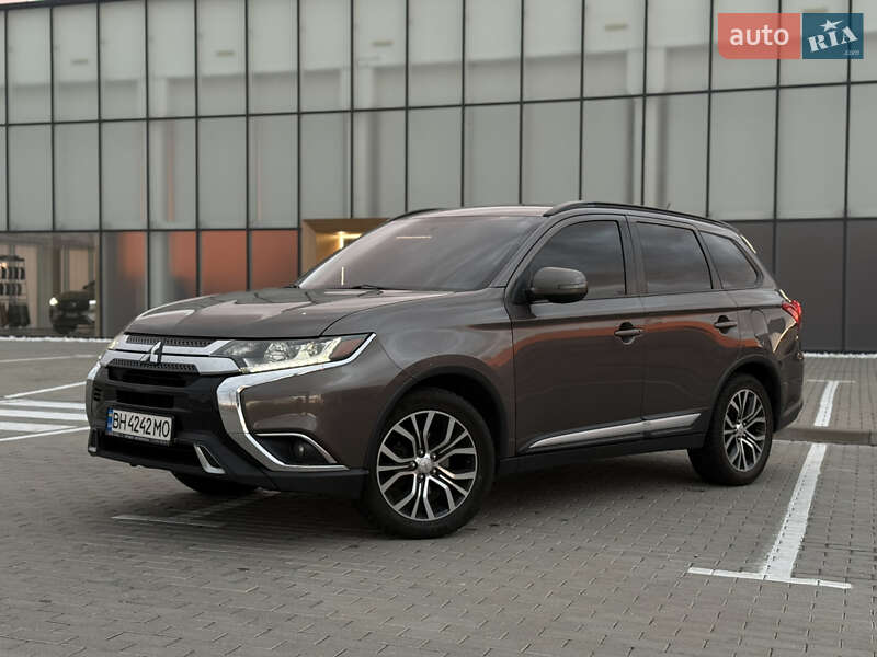 Внедорожник / Кроссовер Mitsubishi Outlander 2016 в Львове фото 2 Внедорожник / Кроссовер Mitsubishi Outlander 2016 в Львове