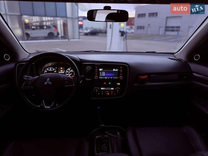 Внедорожник / Кроссовер Mitsubishi Outlander 2016 в Львове фото 22 Внедорожник / Кроссовер Mitsubishi Outlander 2016 в Львове