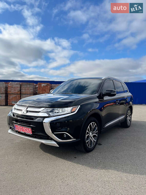 Внедорожник / Кроссовер Mitsubishi Outlander 2015 в Кропивницком