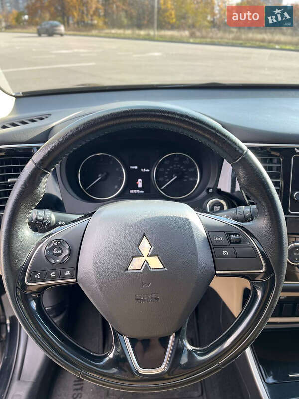Внедорожник / Кроссовер Mitsubishi Outlander 2015 в Кропивницком