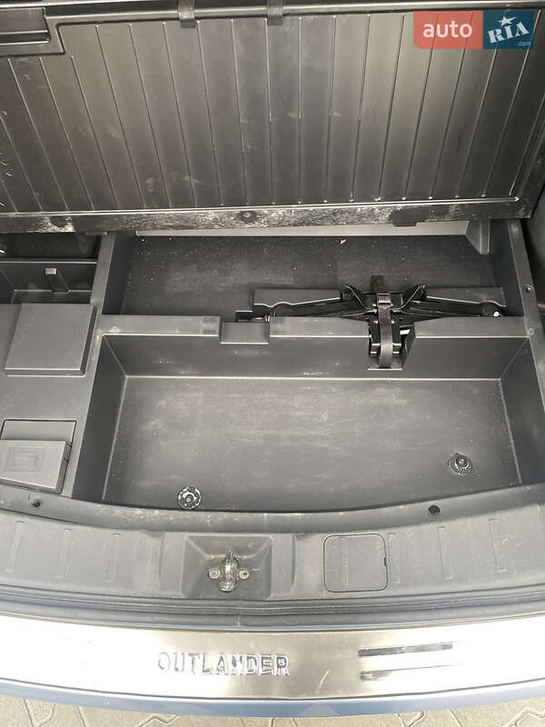 Позашляховик / Кросовер Mitsubishi Outlander 2014 в Житомирі