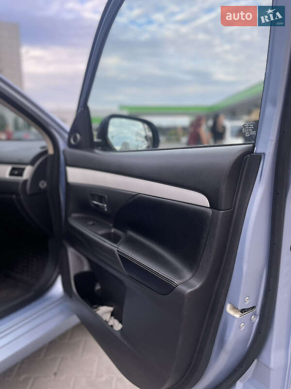 Позашляховик / Кросовер Mitsubishi Outlander 2014 в Житомирі