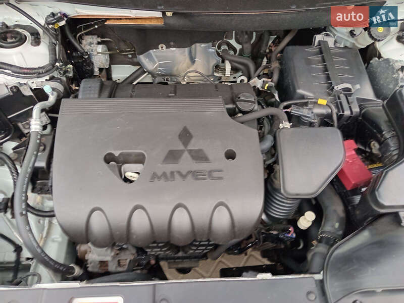 Внедорожник / Кроссовер Mitsubishi Outlander 2017 в Львове фото 8 Внедорожник / Кроссовер Mitsubishi Outlander 2017 в Львове