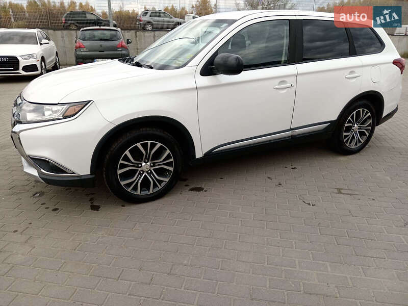 Внедорожник / Кроссовер Mitsubishi Outlander 2017 в Львове фото 9 Внедорожник / Кроссовер Mitsubishi Outlander 2017 в Львове