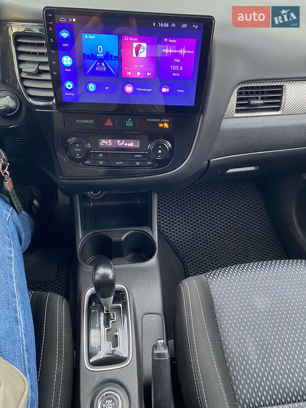 Внедорожник / Кроссовер Mitsubishi Outlander 2016 в Тернополе