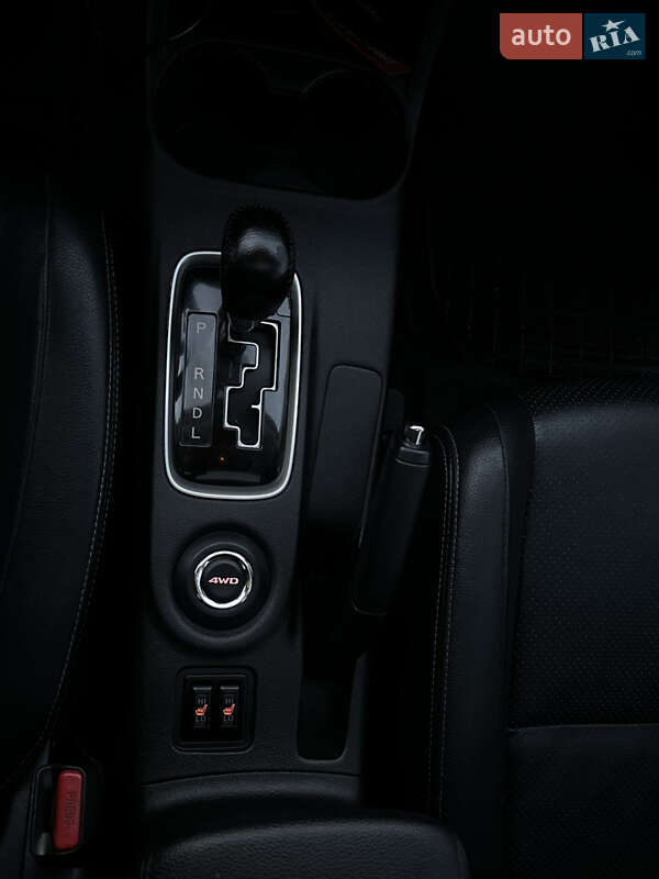 Внедорожник / Кроссовер Mitsubishi Outlander 2012 в Александрие