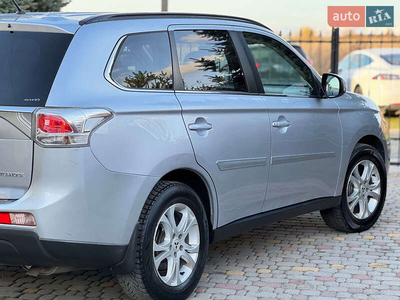 Внедорожник / Кроссовер Mitsubishi Outlander 2012 в Сумах