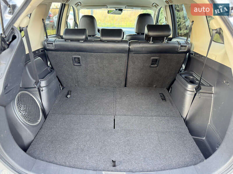 Внедорожник / Кроссовер Mitsubishi Outlander 2012 в Сумах