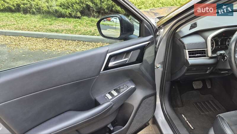 Позашляховик / Кросовер Mitsubishi Outlander 2021 в Черкасах