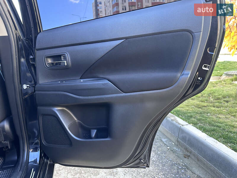 Внедорожник / Кроссовер Mitsubishi Outlander 2015 в Тернополе