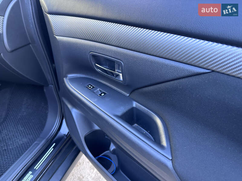 Внедорожник / Кроссовер Mitsubishi Outlander 2015 в Тернополе