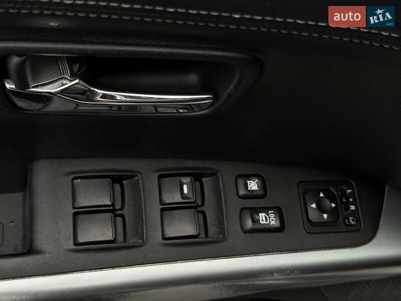 Позашляховик / Кросовер Mitsubishi Outlander 2010 в Рівному