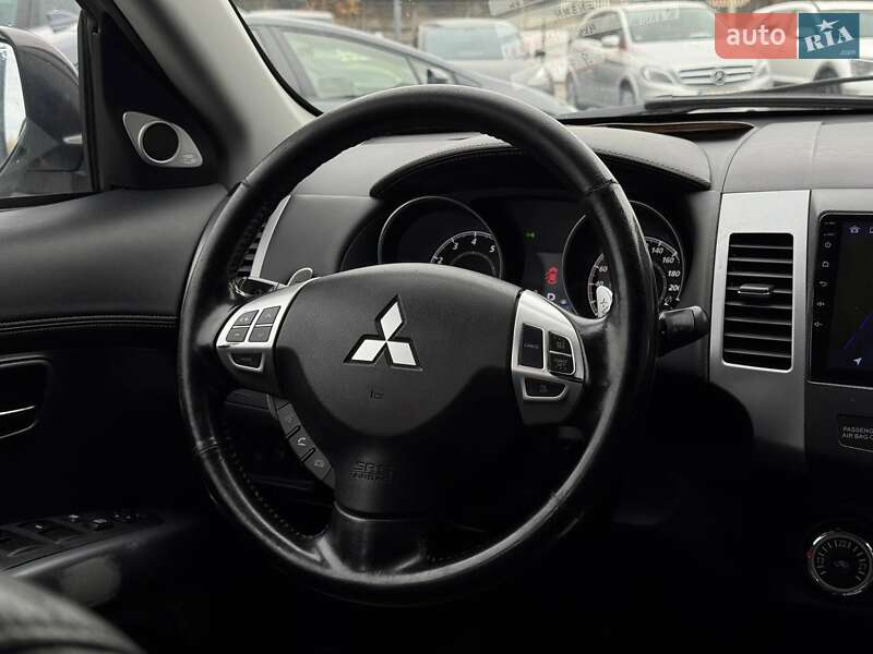 Позашляховик / Кросовер Mitsubishi Outlander 2010 в Рівному