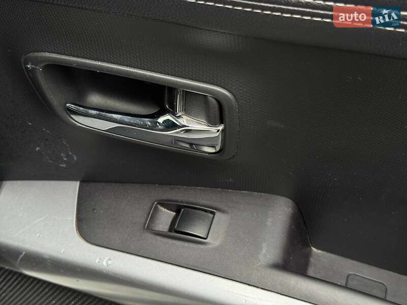 Позашляховик / Кросовер Mitsubishi Outlander 2010 в Рівному