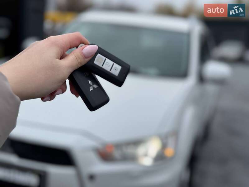 Позашляховик / Кросовер Mitsubishi Outlander 2010 в Рівному