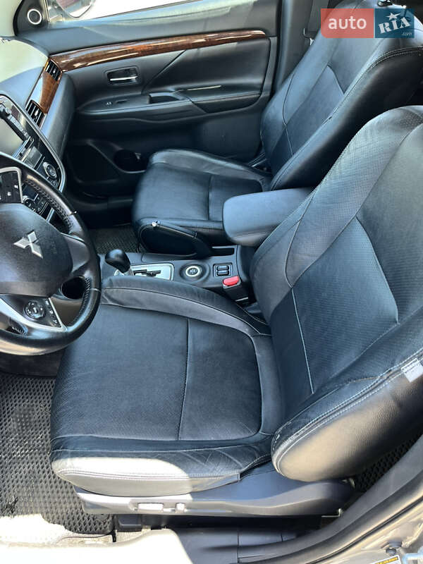 Внедорожник / Кроссовер Mitsubishi Outlander 2013 в Одессе