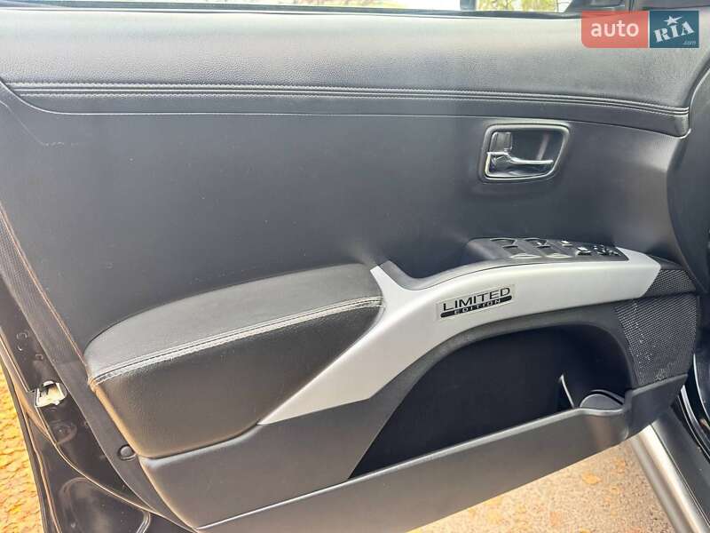 Позашляховик / Кросовер Mitsubishi Outlander 2011 в Охтирці