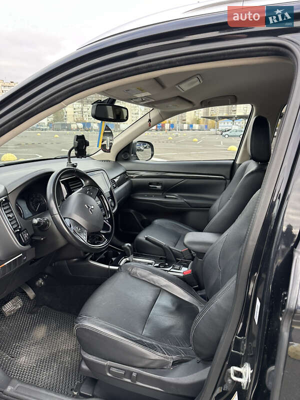 Внедорожник / Кроссовер Mitsubishi Outlander 2017 в Киеве фото 15 Внедорожник / Кроссовер Mitsubishi Outlander 2017 в Киеве