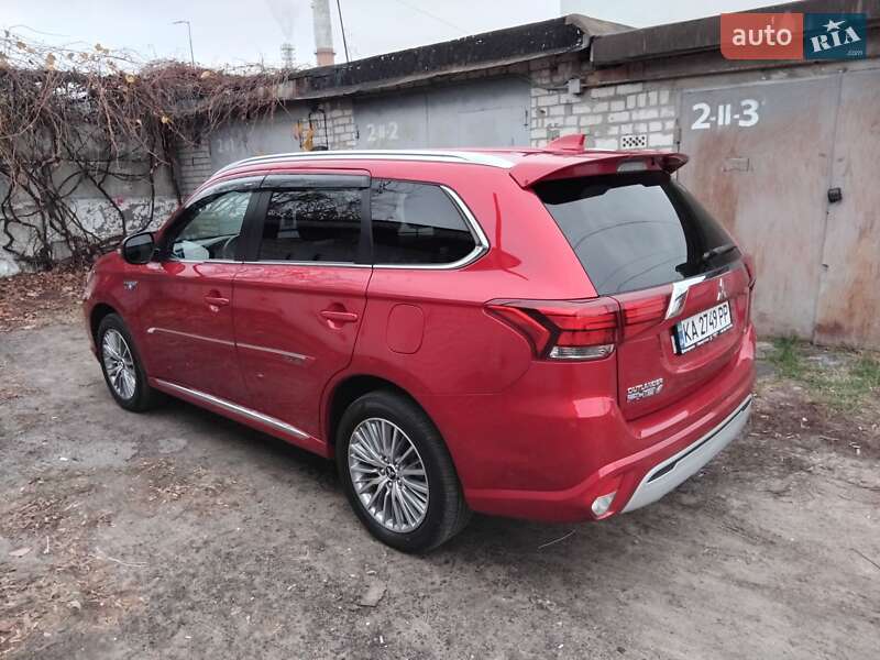 Внедорожник / Кроссовер Mitsubishi Outlander 2019 в Киеве
