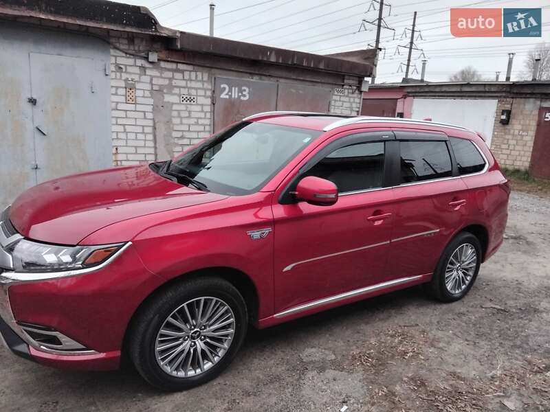 Внедорожник / Кроссовер Mitsubishi Outlander 2019 в Киеве