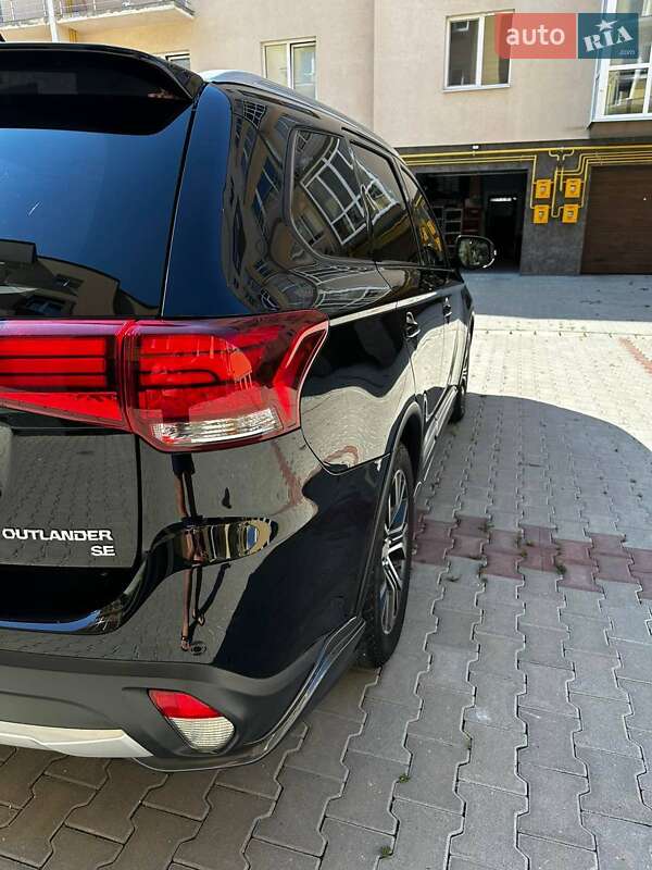 Внедорожник / Кроссовер Mitsubishi Outlander 2015 в Черновцах