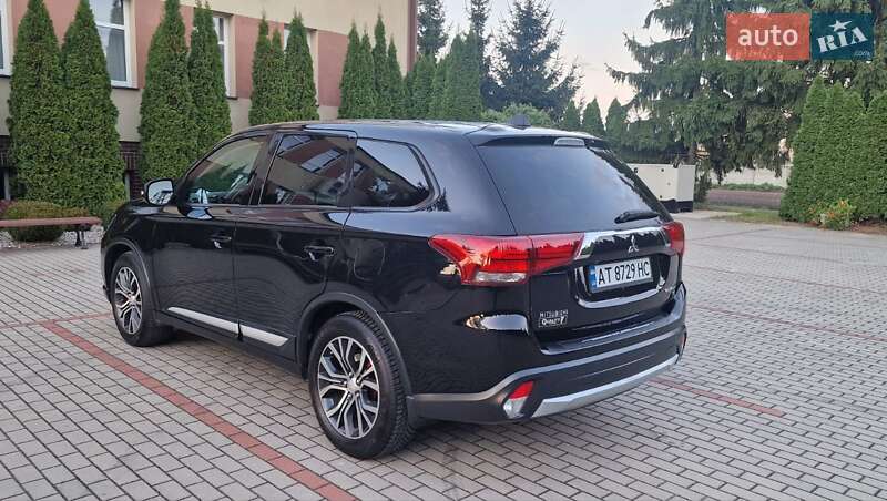 Внедорожник / Кроссовер Mitsubishi Outlander 2016 в Шептицькому