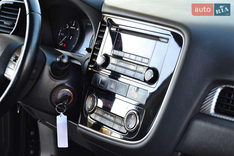 Внедорожник / Кроссовер Mitsubishi Outlander 2013 в Дрогобыче