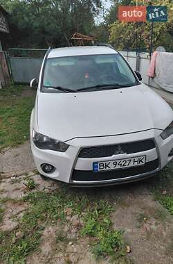 Внедорожник / Кроссовер Mitsubishi Outlander 2011 в Козине