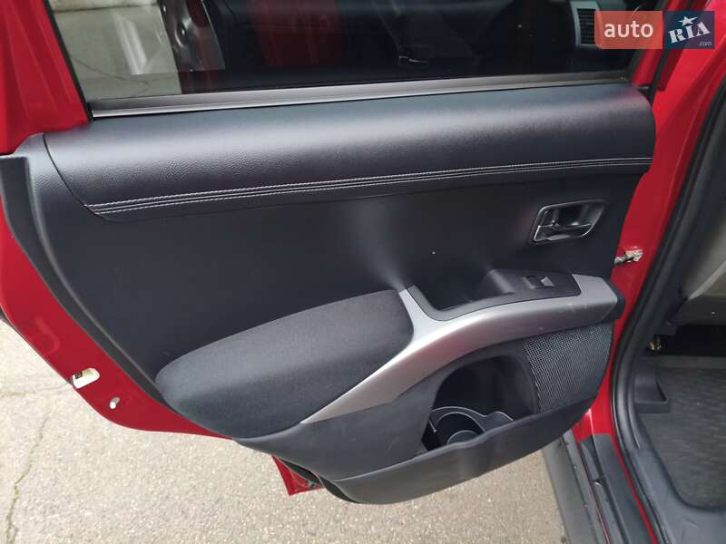 Внедорожник / Кроссовер Mitsubishi Outlander 2012 в Кривом Роге фото 21 Внедорожник / Кроссовер Mitsubishi Outlander 2012 в Кривом Роге