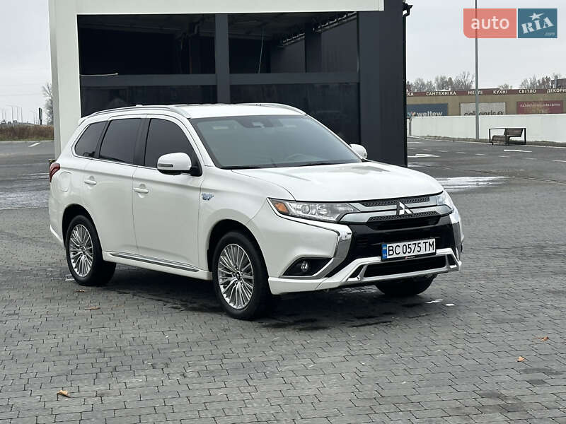 Внедорожник / Кроссовер Mitsubishi Outlander 2021 в Львове