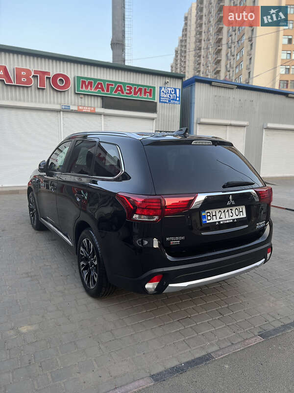 Внедорожник / Кроссовер Mitsubishi Outlander 2018 в Одессе