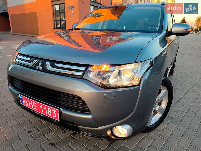 Внедорожник / Кроссовер Mitsubishi Outlander 2013 в Львове