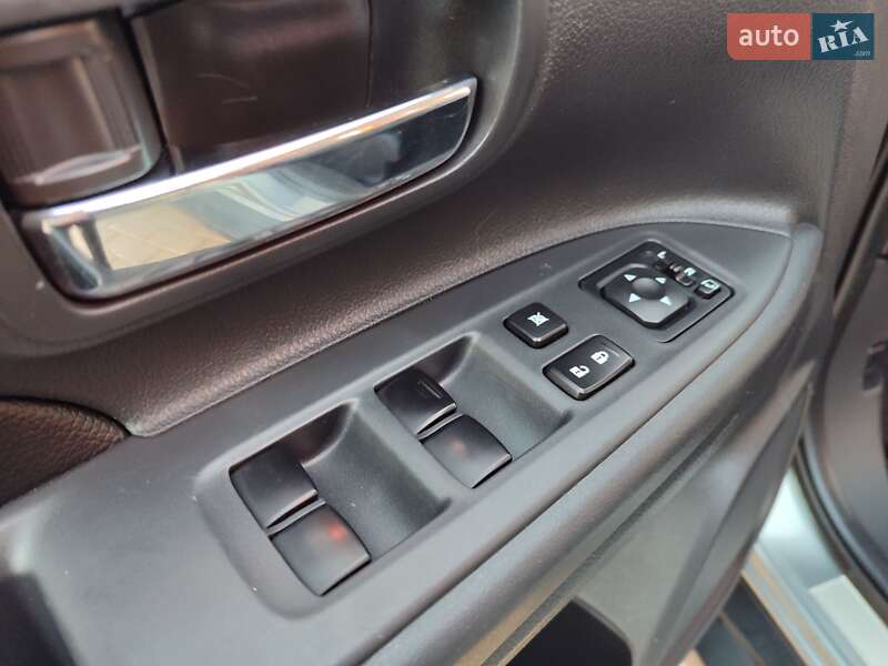 Внедорожник / Кроссовер Mitsubishi Outlander 2013 в Львове