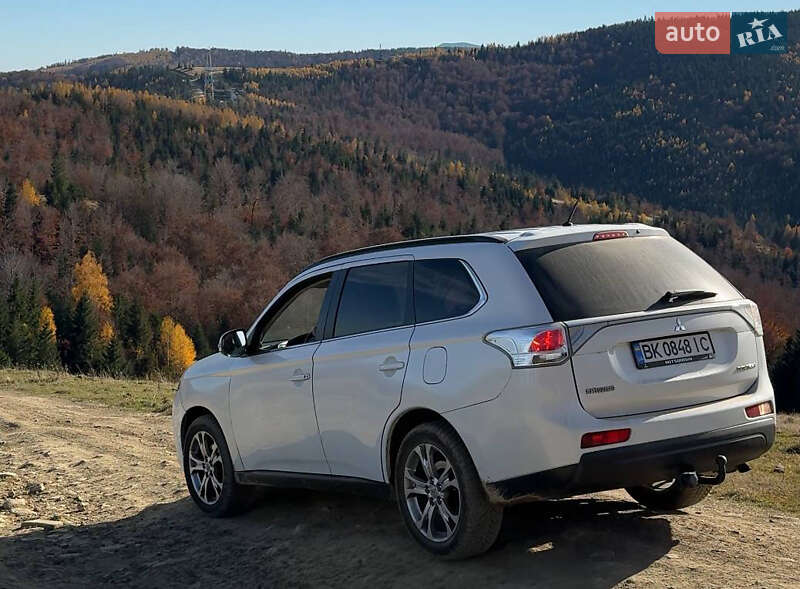 Внедорожник / Кроссовер Mitsubishi Outlander 2012 в Ровно