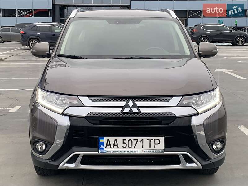Внедорожник / Кроссовер Mitsubishi Outlander 2018 в Киеве фото 3 Внедорожник / Кроссовер Mitsubishi Outlander 2018 в Киеве