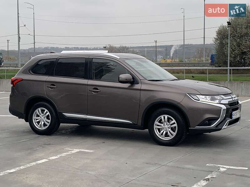 Внедорожник / Кроссовер Mitsubishi Outlander 2018 в Киеве фото 4 Внедорожник / Кроссовер Mitsubishi Outlander 2018 в Киеве