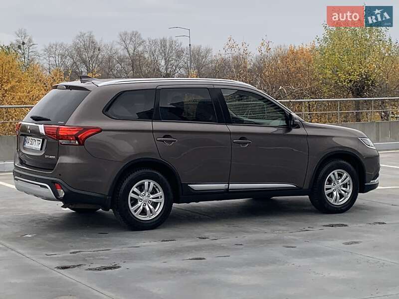 Внедорожник / Кроссовер Mitsubishi Outlander 2018 в Киеве фото 14 Внедорожник / Кроссовер Mitsubishi Outlander 2018 в Киеве