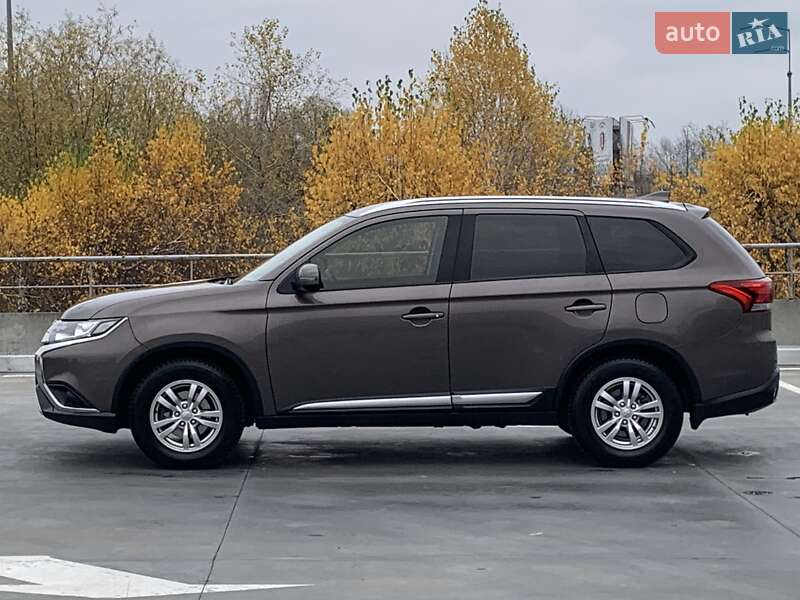 Внедорожник / Кроссовер Mitsubishi Outlander 2018 в Киеве фото 16 Внедорожник / Кроссовер Mitsubishi Outlander 2018 в Киеве