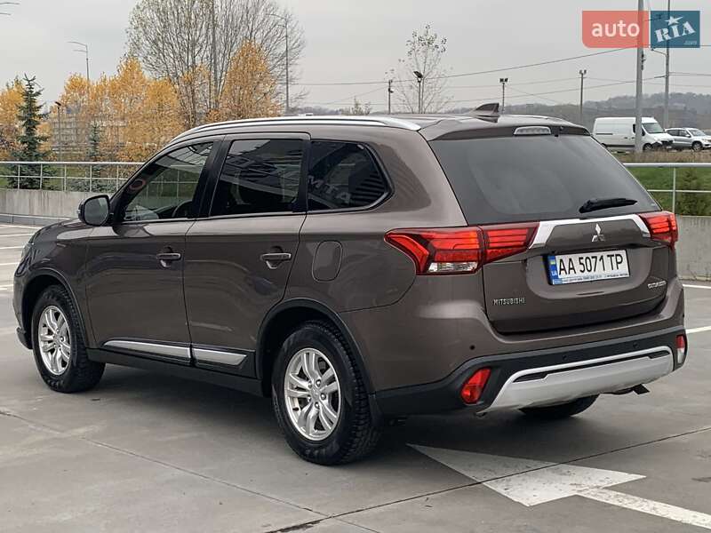 Внедорожник / Кроссовер Mitsubishi Outlander 2018 в Киеве фото 26 Внедорожник / Кроссовер Mitsubishi Outlander 2018 в Киеве