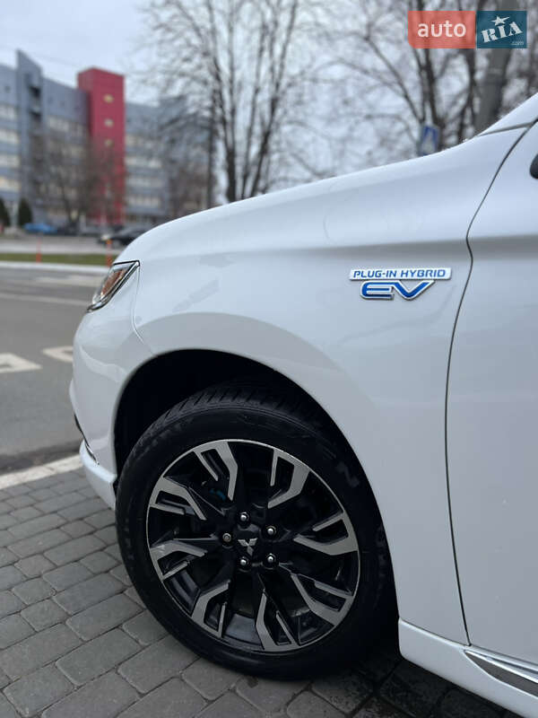 Позашляховик / Кросовер Mitsubishi Outlander 2018 в Харкові