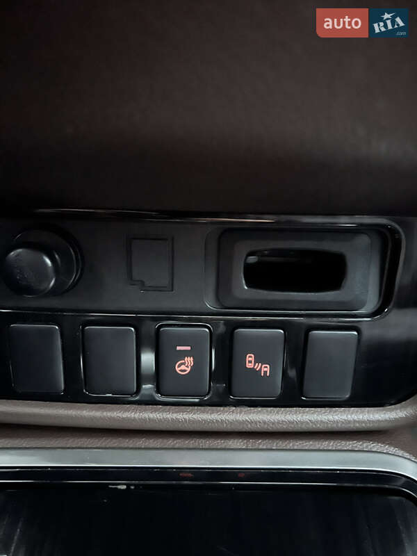 Позашляховик / Кросовер Mitsubishi Outlander 2018 в Харкові