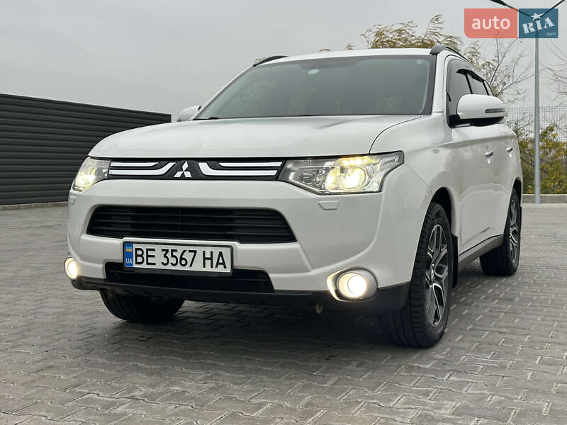Внедорожник / Кроссовер Mitsubishi Outlander 2013 в Николаеве