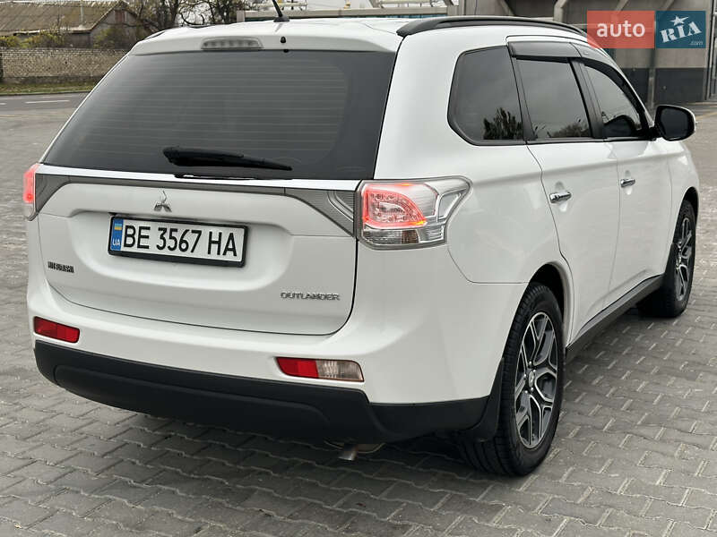 Внедорожник / Кроссовер Mitsubishi Outlander 2013 в Николаеве