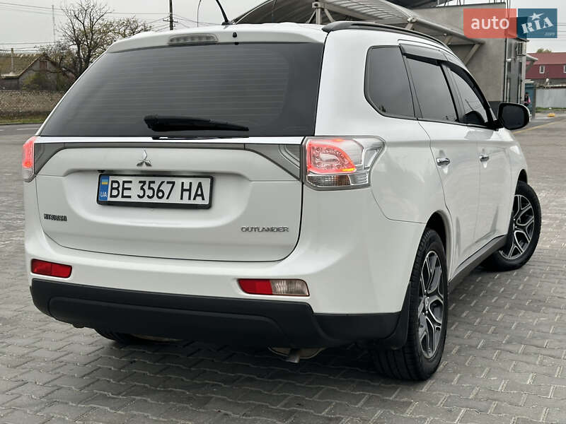 Внедорожник / Кроссовер Mitsubishi Outlander 2013 в Николаеве