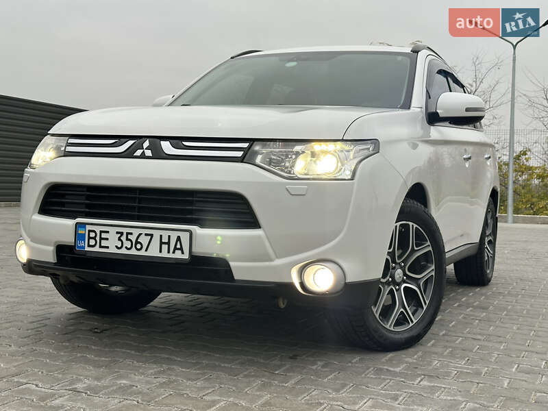 Внедорожник / Кроссовер Mitsubishi Outlander 2013 в Николаеве