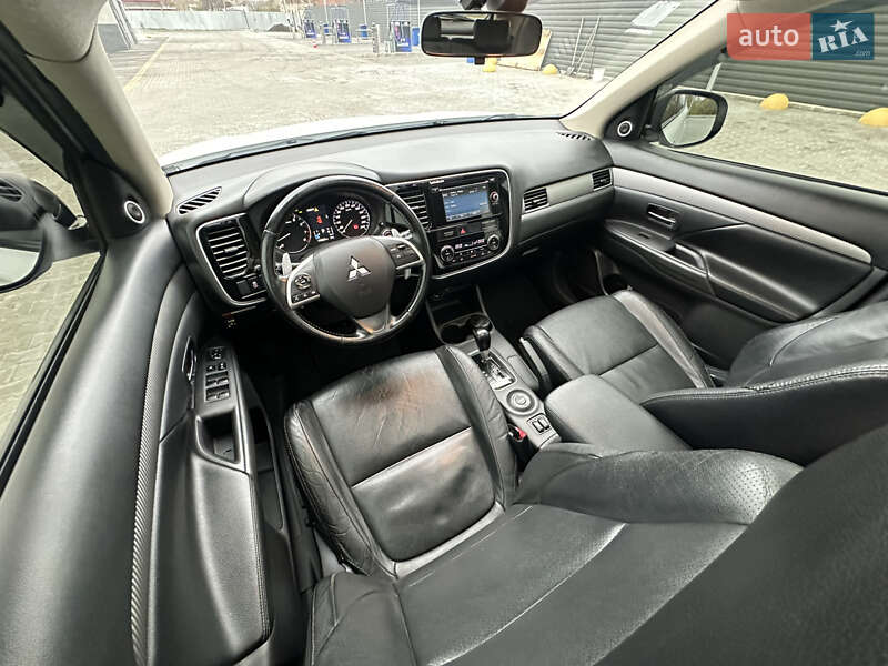 Внедорожник / Кроссовер Mitsubishi Outlander 2013 в Николаеве