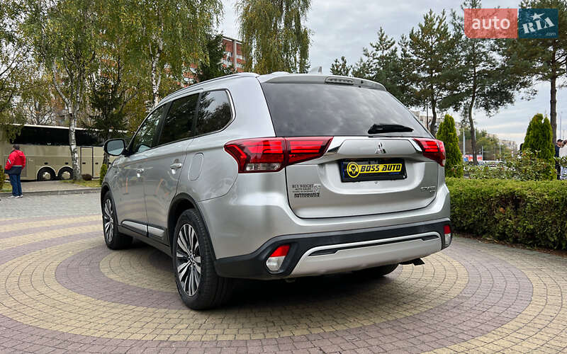 Позашляховик / Кросовер Mitsubishi Outlander 2018 в Львові фото 5 Позашляховик / Кросовер Mitsubishi Outlander 2018 в Львові